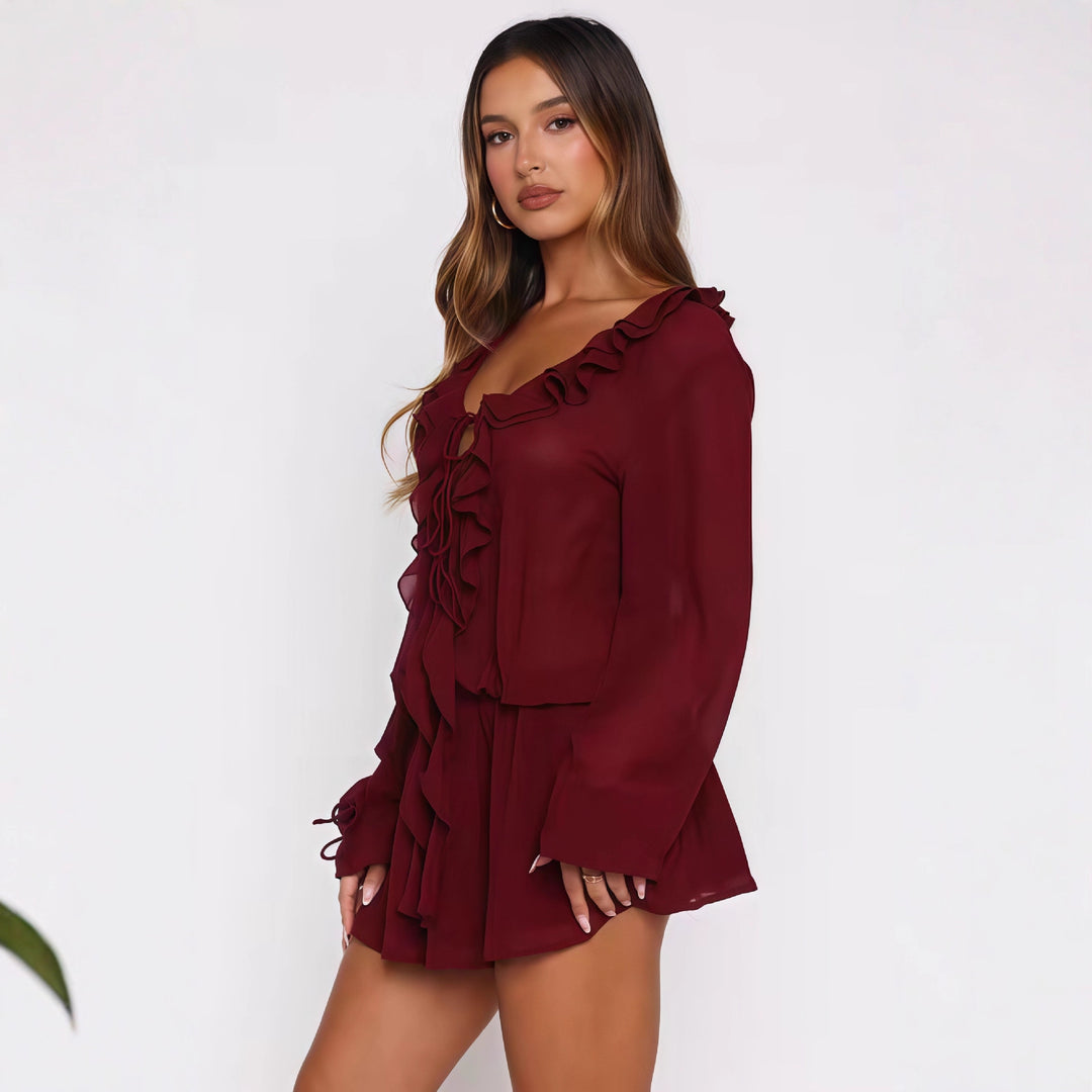 Kvinders chiffonbluse med elegant flæse dekoration og dyb V-hals