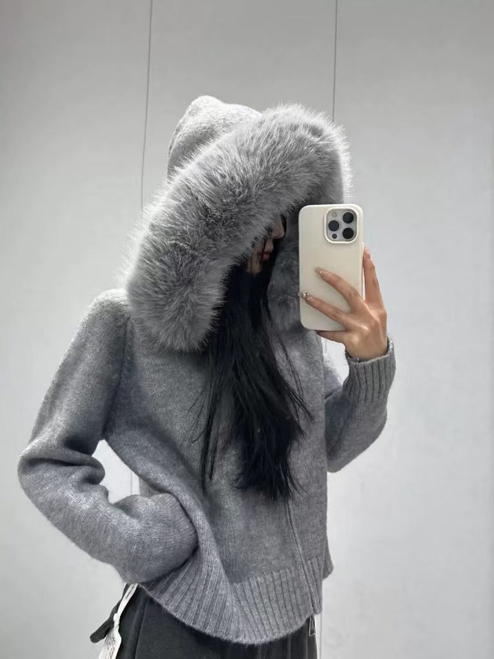 Kvindernes fashionable cardigan med aftagelig hætte lavet af blødt materiale Stilla