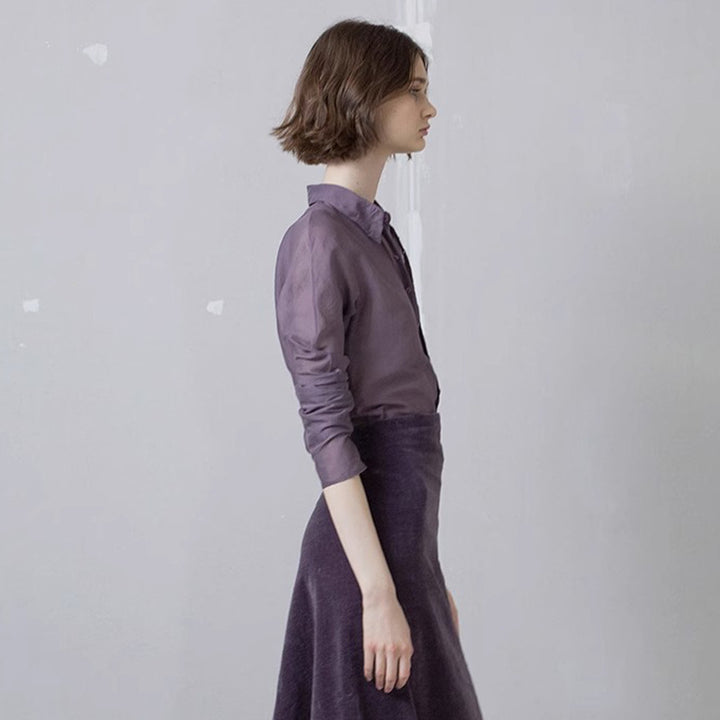 Dame gennemsigtig bluse med klassisk krave og elegant knaplukning Stilla