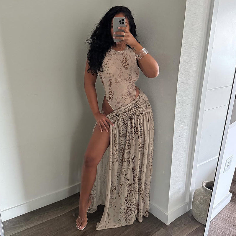 Damen Maxikleid mit seitlichem Schlitz und elegantem Animal-Print Skovae