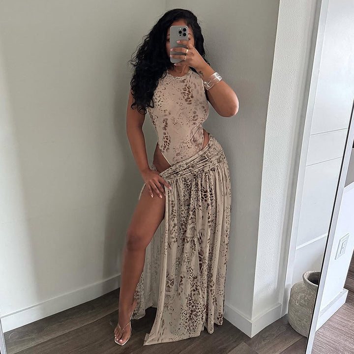 Damen Maxikleid mit seitlichem Schlitz und elegantem Animal-Print Skovae