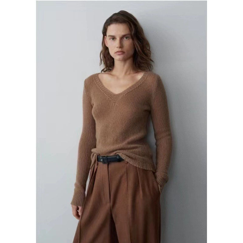 Dame elegant V-hals strikpullover i fin uld med afslappet design og ribstrikdetaljer Stilla