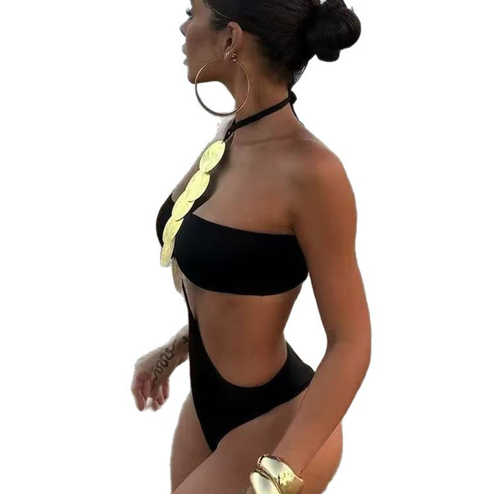 Dame bikini-sæt med elegant cut-out-design og gyldne accenter Stilla