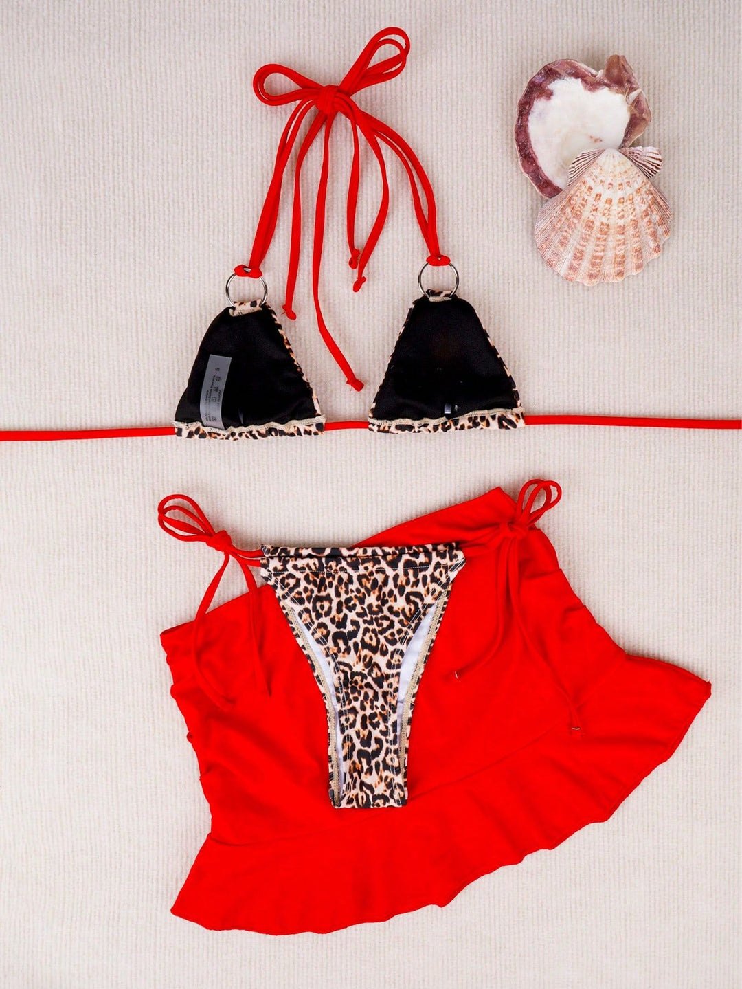 Dame bikini sæt med legesygt dyreprint og elegante flæser Stilla
