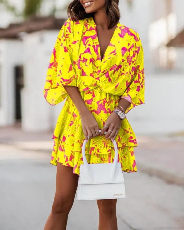 Dame afslappet Kimono-kjole med grafisk design og flæsedetaljer Stilla