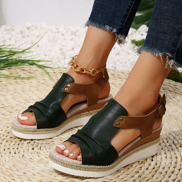 Dame wedge-sandaler med moderne åbne remme og komfortabel platformsål Stilla