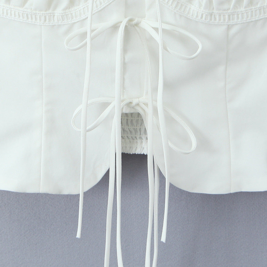Dame vintage-inspireret crop-top med ruffle detaljer og moderne snit Stilla