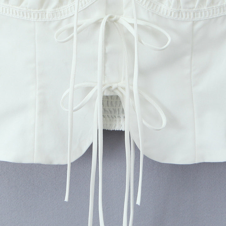 Dame vintage-inspireret crop-top med ruffle detaljer og moderne snit Stilla
