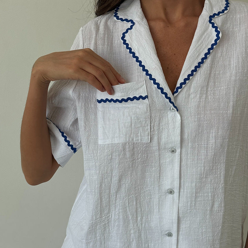 Dame pyjamasæt med kortærmet bluse og shorts i linnedlook Stilla
