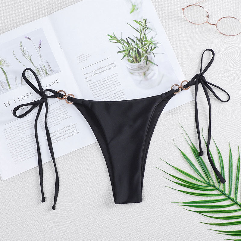 Dame bikiniunderdel med justerbare bånd og elegante ringdetaljer Skovae