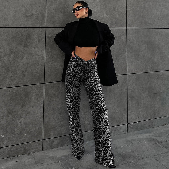 Dame højtaljede jeans i leopardmønster med bredudskåret ben Stilla
