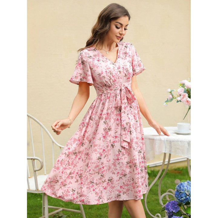 Dame Midi-Kjole med elegant blomsterdesign og figursyet snit Stilla