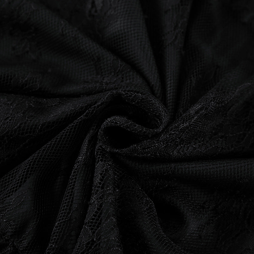 Dame spidskjole med elegant drapering og detaljeret overlayer Stilla