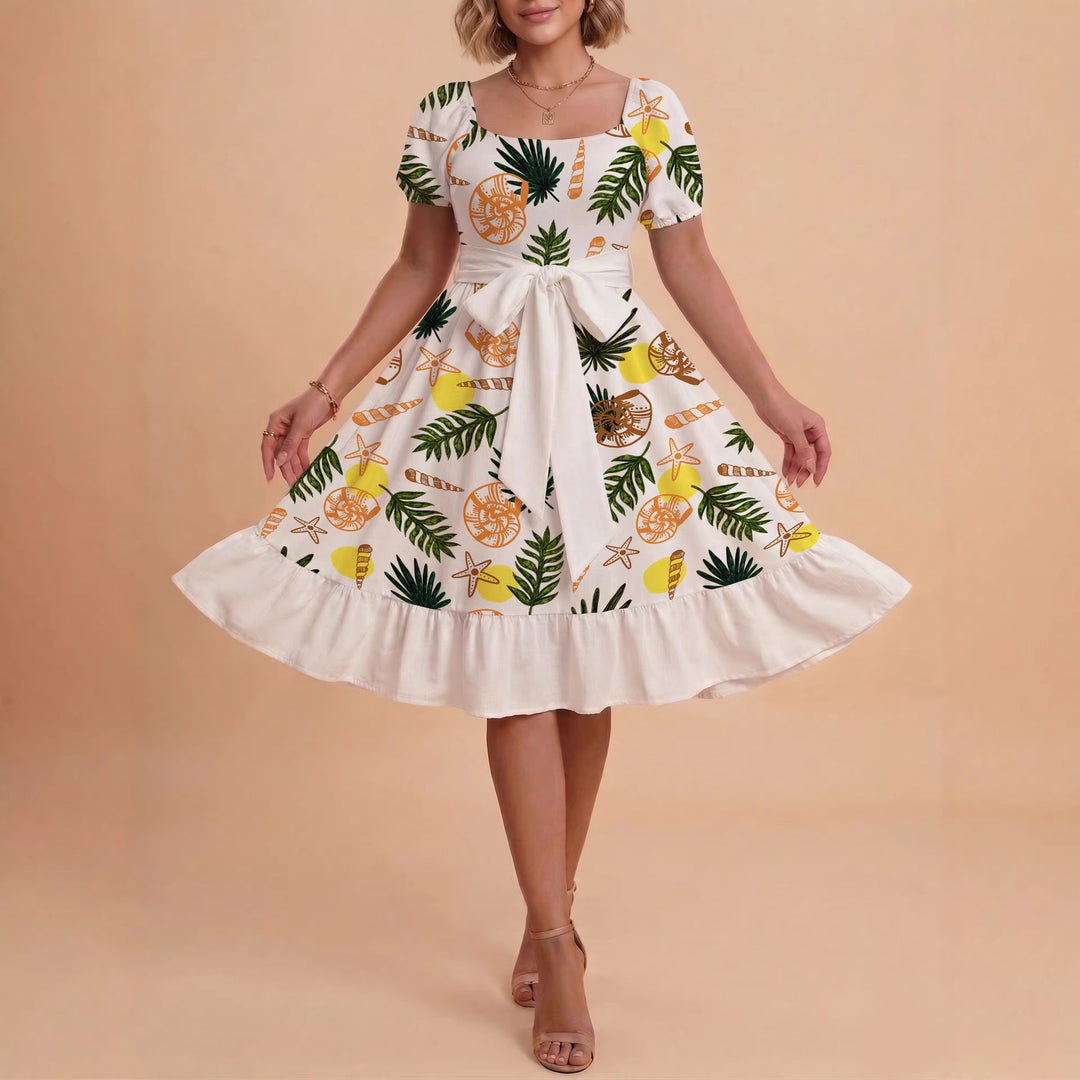 Damekjole med figursyet snit og legende blomsterdesign Skovae