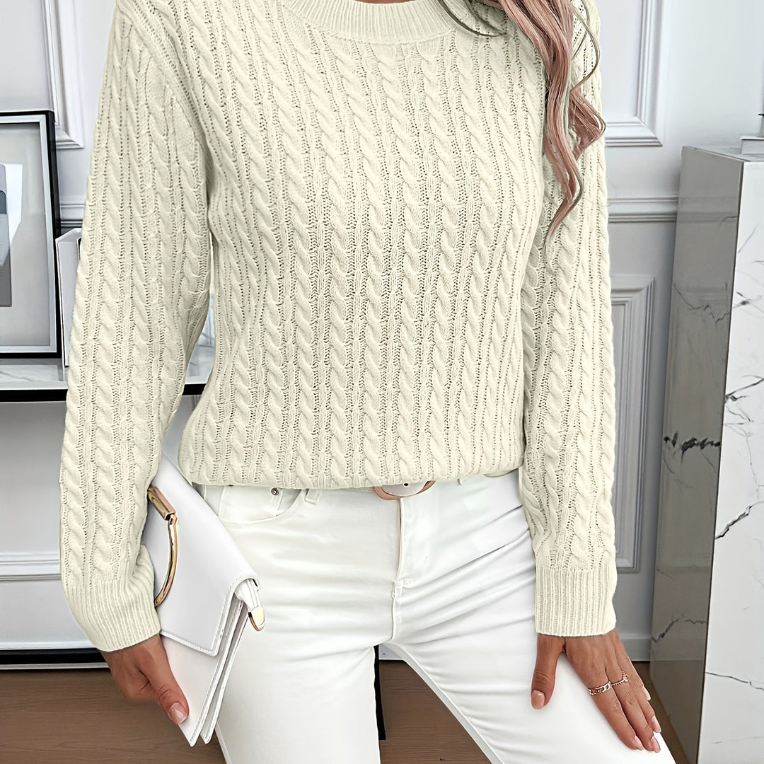 Kvinders strikket sweater med elegant kabeldesign Stilla