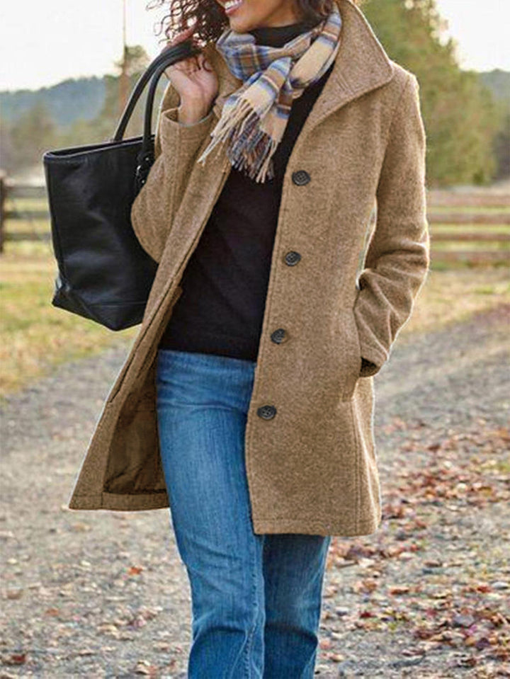 Dame fashionable uldfrakke med moderne knapdetaljer Stilla