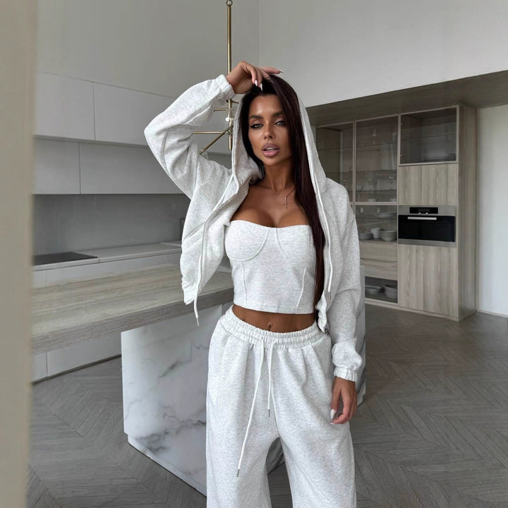 Kvinders sporty sæt med crop top og blød hoodie