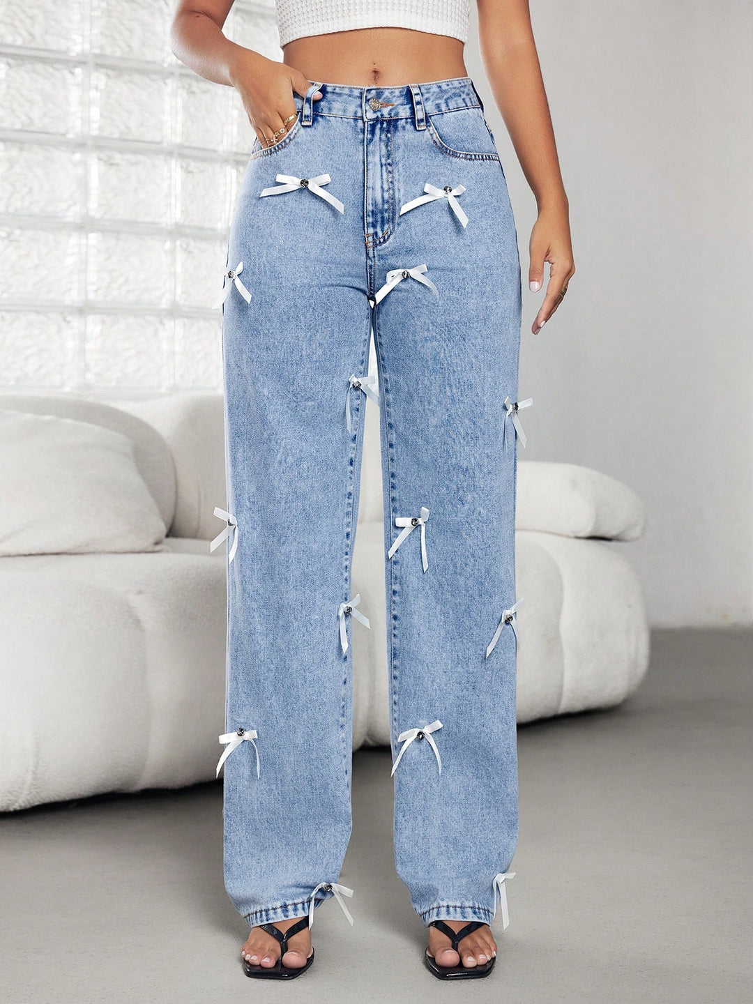 Dame brede jeans med dekorative sløjfer og knapdetaljer Stilla