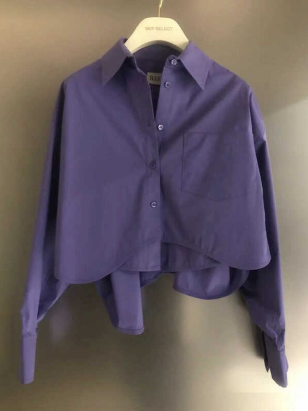 Dame kort skåret bluse med innovativt snit og afslappet stil Stilla