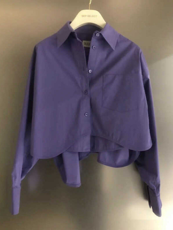 Dame kort skåret bluse med innovativt snit og afslappet stil Stilla