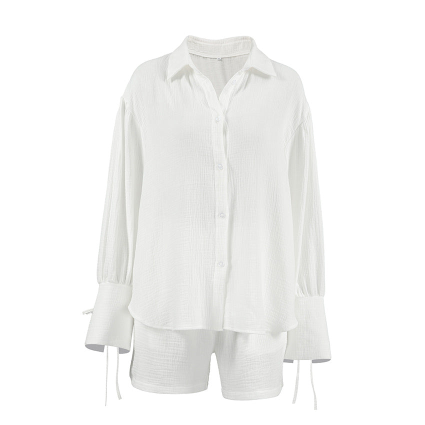 Dame let fritidssæt lavet af åndbart materiale med afslappede shorts og oversized skjorte Stilla