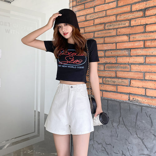 Dame fashionable crop top med iøjnefaldende print og korte ærmer Stilla
