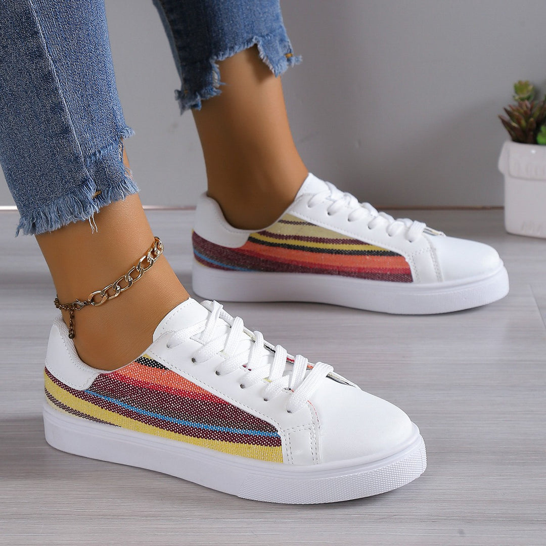 Dame Sporty Sneakers med farverige striber og trendy design Stilla
