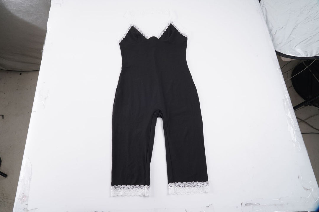 Dame jumpsuit med spids detaljer og figursyet snit Skovae
