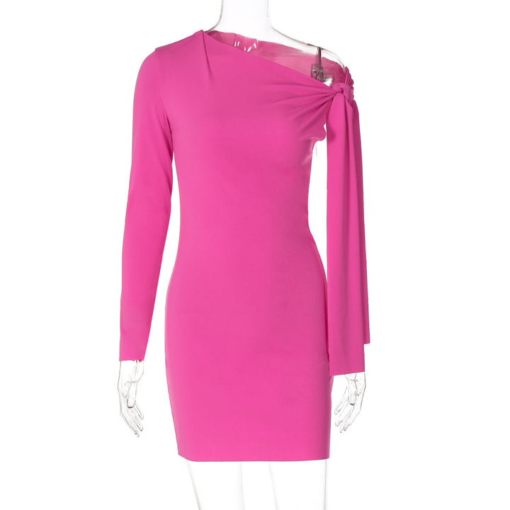 Dame Elegant og moderne minikjole med asymmetrisk design Stilla