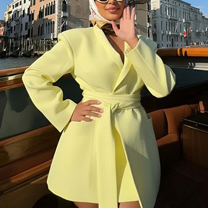 Kvindernes elegante sommerjakke med bælte og praktiske lommer Stilla