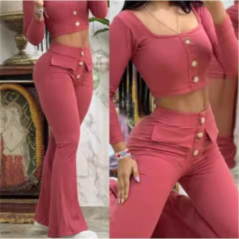Dame modet cropped top med flared bukser og knapdetaljer Skovae