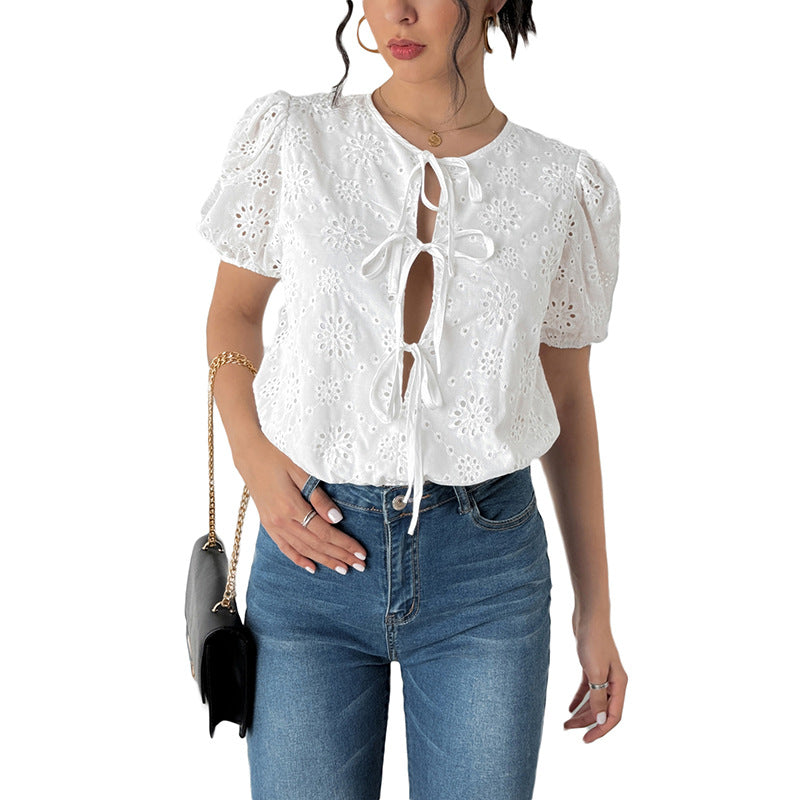 Dame puffærmet blouse med dekorative blomster mønstre og snoretræk Stilla