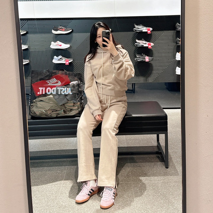 Kvindernes fashionable loungewear sæt med cropped hoodie og komfortable bukser Stilla