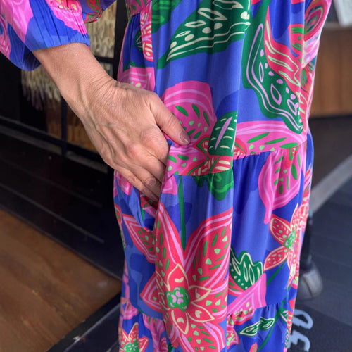 Dame Maxikjole med farverigt blomsterdesign Stilla