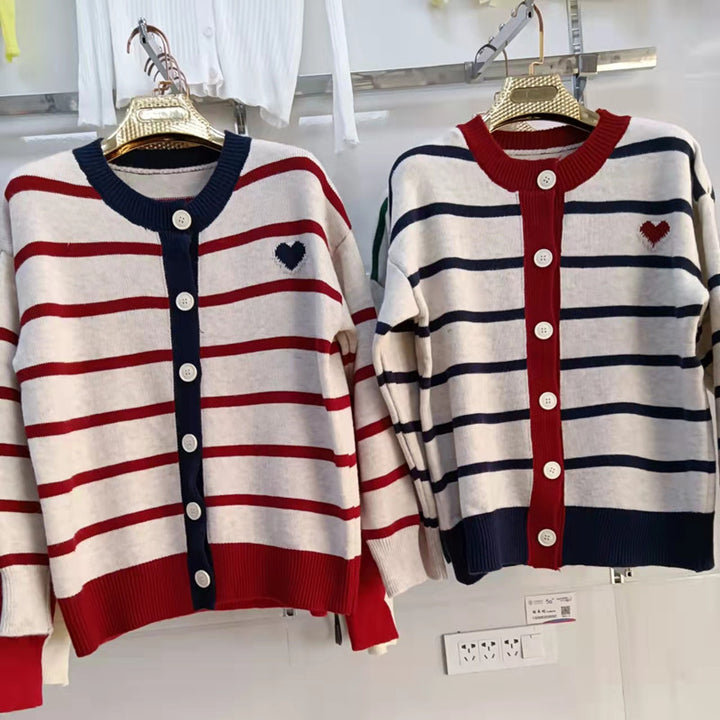 Femme Stribet Knap-Front Strikcardigan med Hjerte Symbol Stilla