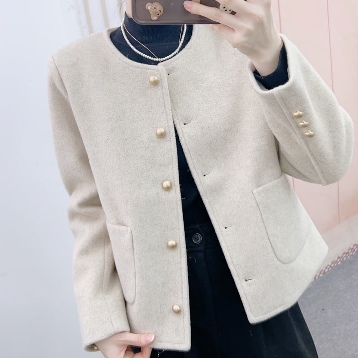 Dame elegant Boucle-jakke med dekorative knapdetaljer Stilla