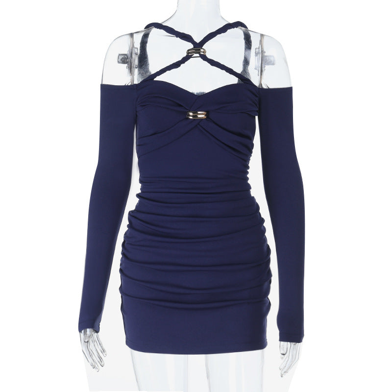 Dame figurformet aftenkjole med off-shoulder design og elegante ruching elementer Skovae
