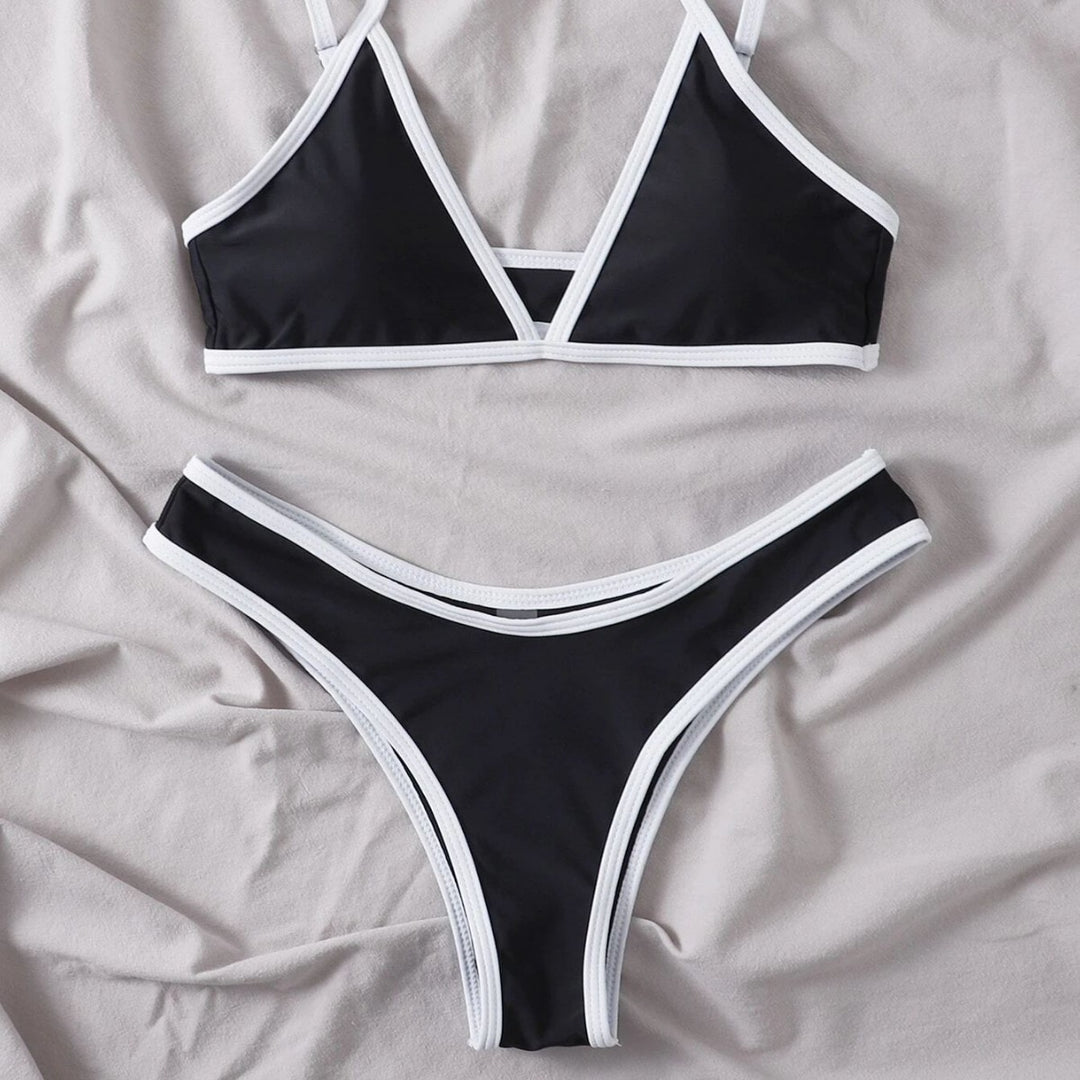 Dame triangel-bikini med kontrasterende detaljer Skovae