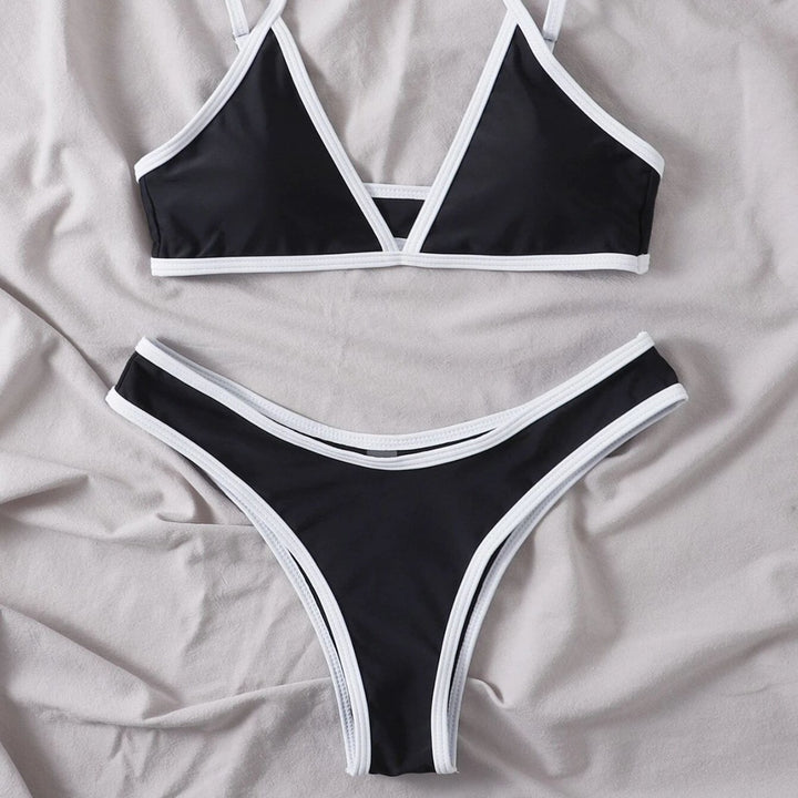 Dame triangel-bikini med kontrasterende detaljer Skovae
