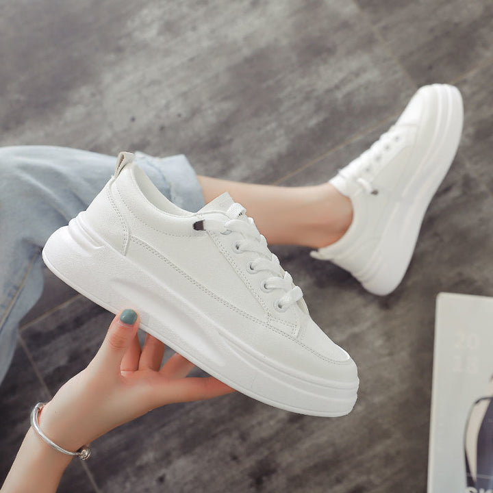 Dame mode sneakers med kontrasterende indlæg og struktureret sål Stilla