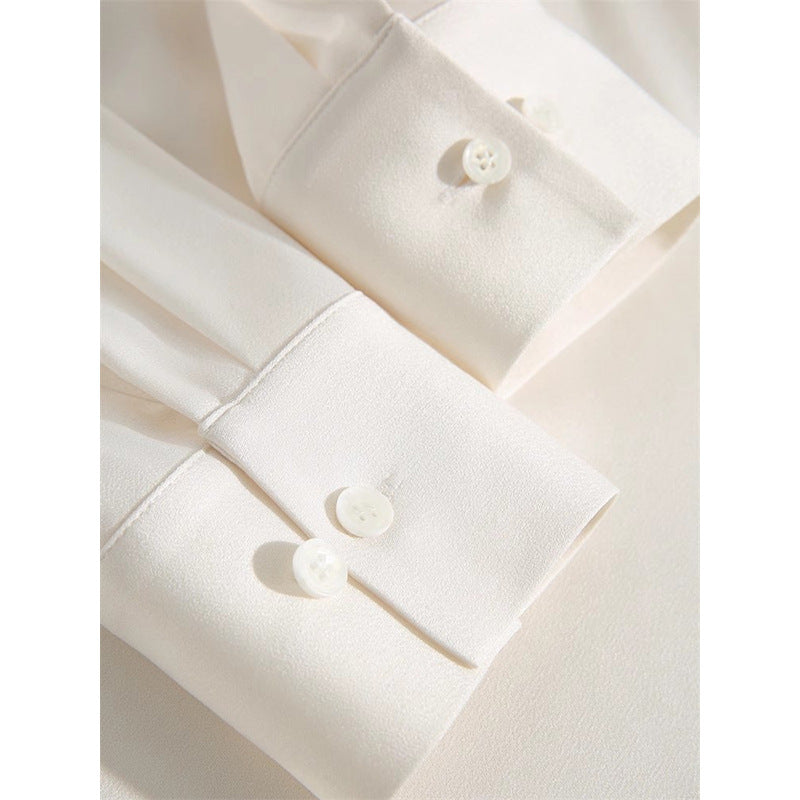 Dame moderne Bluse med sløjfe krave og elegant snit Stilla
