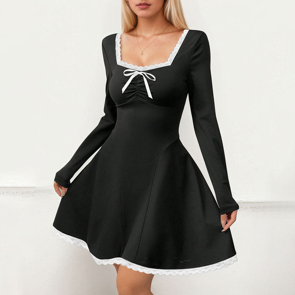 Dame mini kjole med smagfuld blonde detalje og elegant snøring Stilla