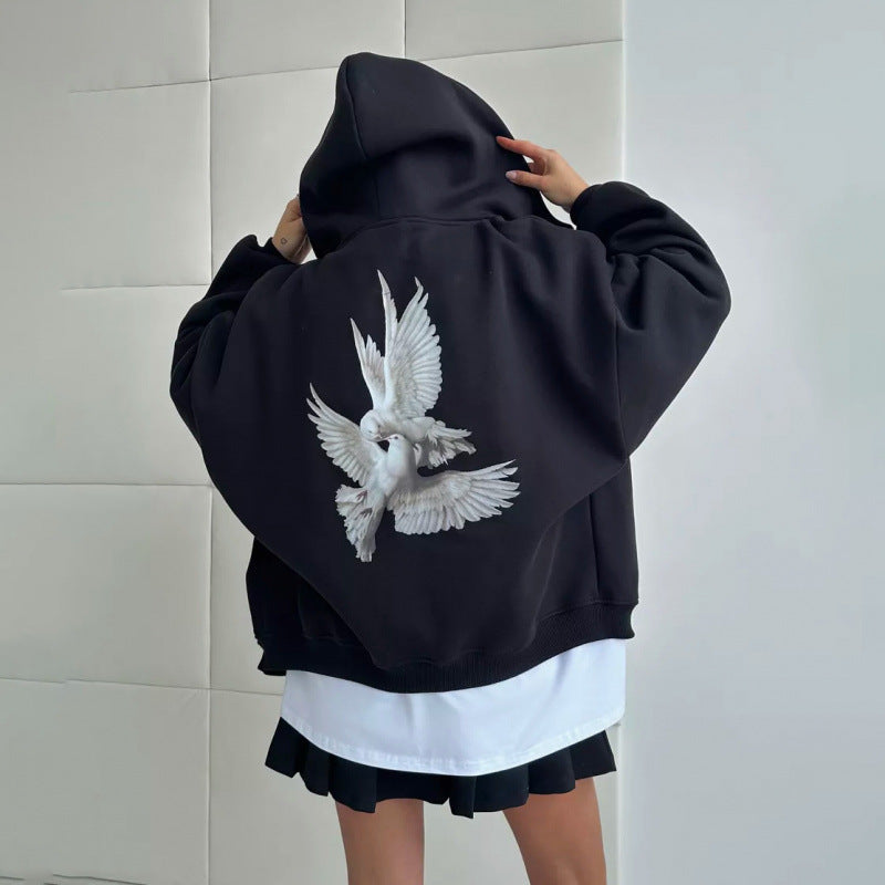 Dame hoodie med kunstnerisk fugledesign og afslappet pasform Skovae