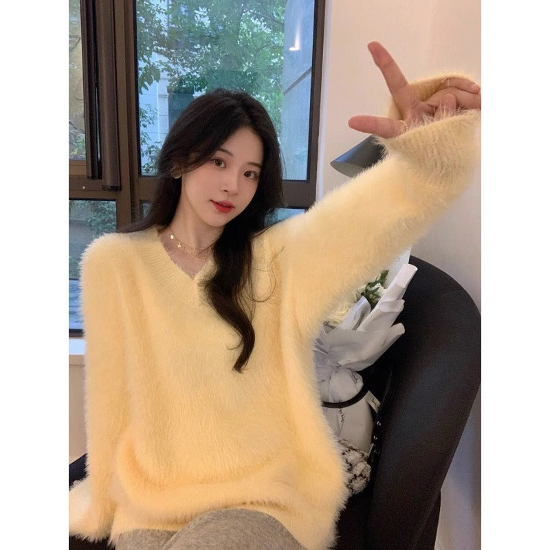 Kvinders fluffy V-hals sweater med blødt materiale og afslappet pasform Stilla