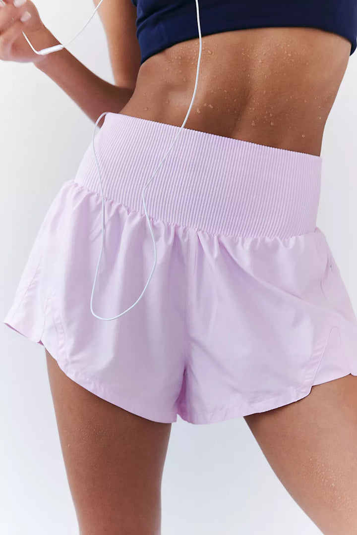 Kvinders sporty kortærmet top med ergonomisk pasform og sidesventilationsdetalje Skovae