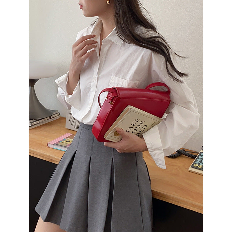 Kvindernes elegante og afslappede bluse med en let oversized pasform Stilla