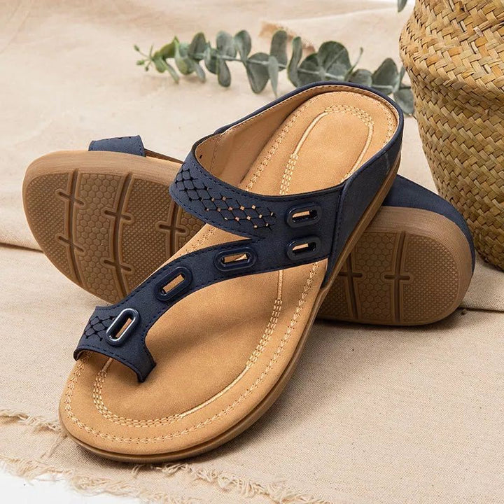 Dame komfortable tæer-split sandaler med justerbart remdesign og ergonomisk fodseng Stilla