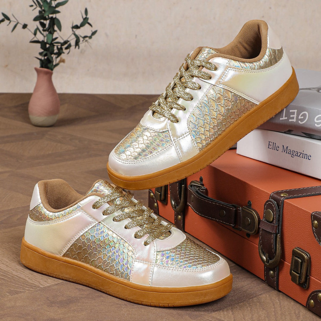 Dame Sneakers i moderne slangeskindslook Stilla