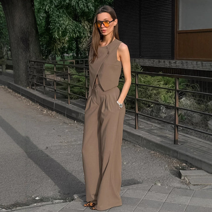 Dame to-delt sæt med moderne cropped top og elegant, bred buks Stilla