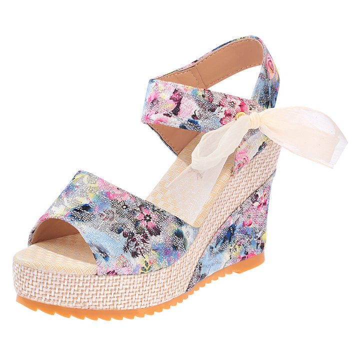 Dame kile-sandaler med stilfuldt blomsterdesign og elegant båndapplikation Stilla